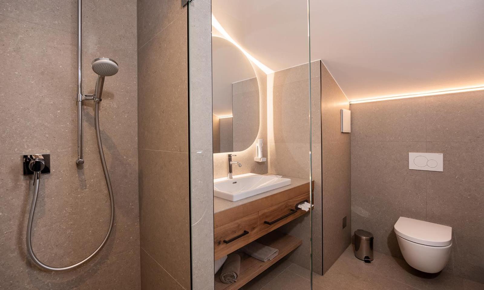 וואלס Hotel Koeniggut מראה חיצוני תמונה